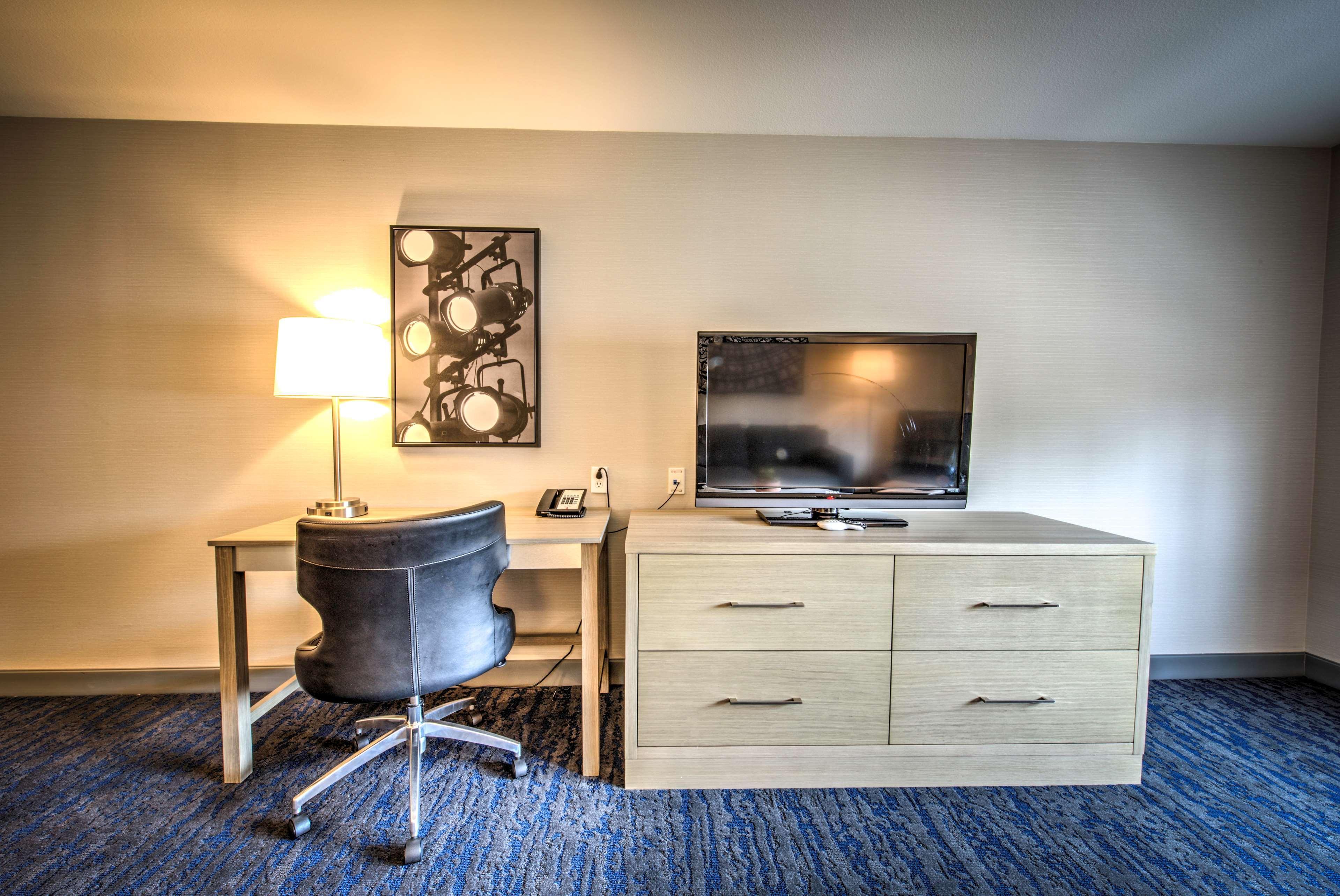 Best Western Plus Media Center Inn & Suites Burbank Exteriör bild