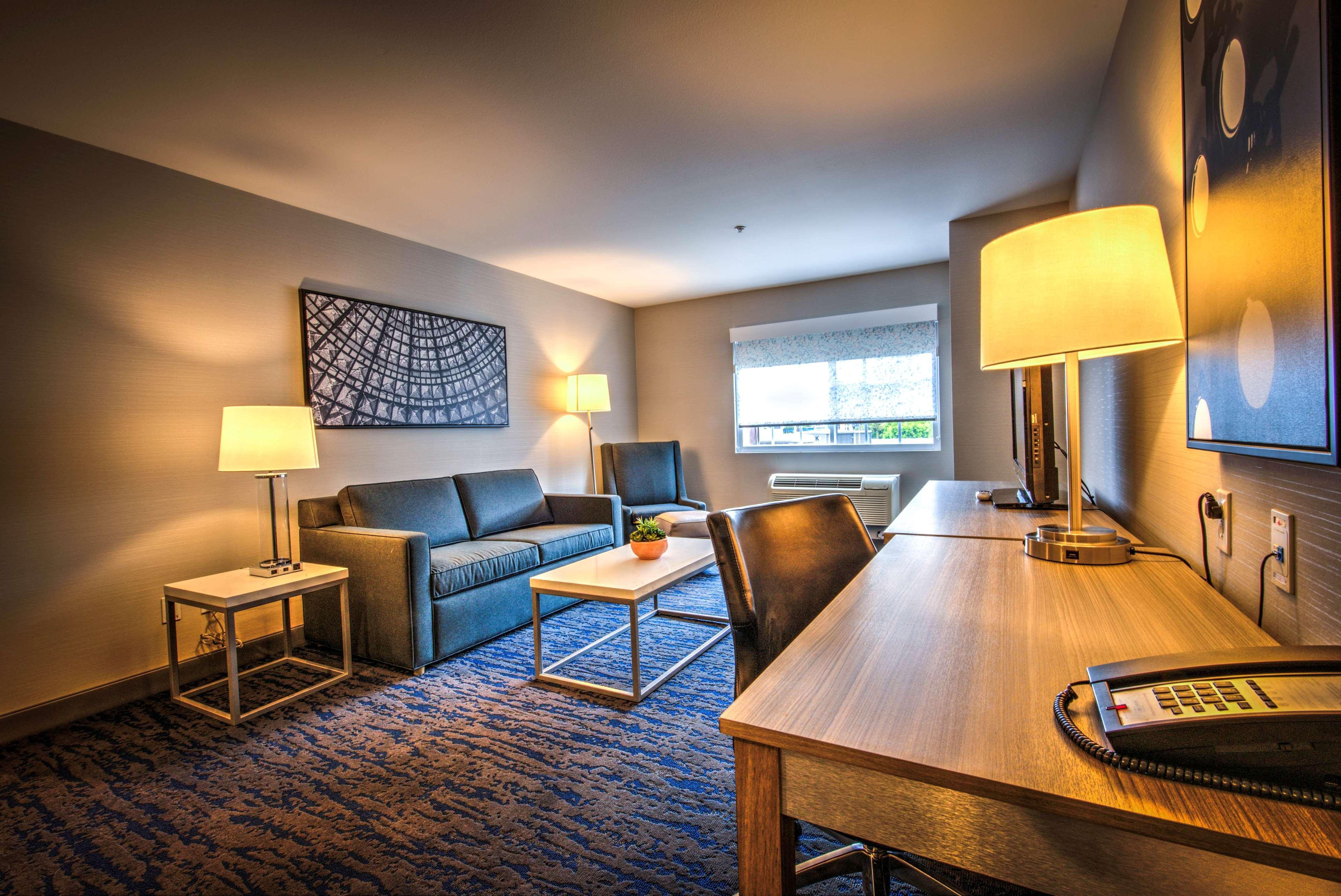 Best Western Plus Media Center Inn & Suites Burbank Exteriör bild